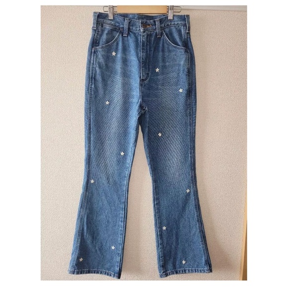 Wrangler Embroidered Floral Limited Edition Jeans Medium - Picture 2 of 4